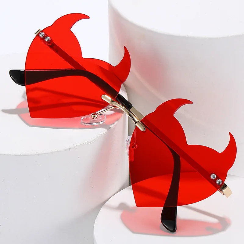 2022 New Devil Sunglasses Ladies Metal Rimless Sunglasses Trendy Ball Funny Women Glasses
2022 New Devil Sunglasses Ladies Metal Rimless Sunglasses Trendy Ball Funny Women Glasses