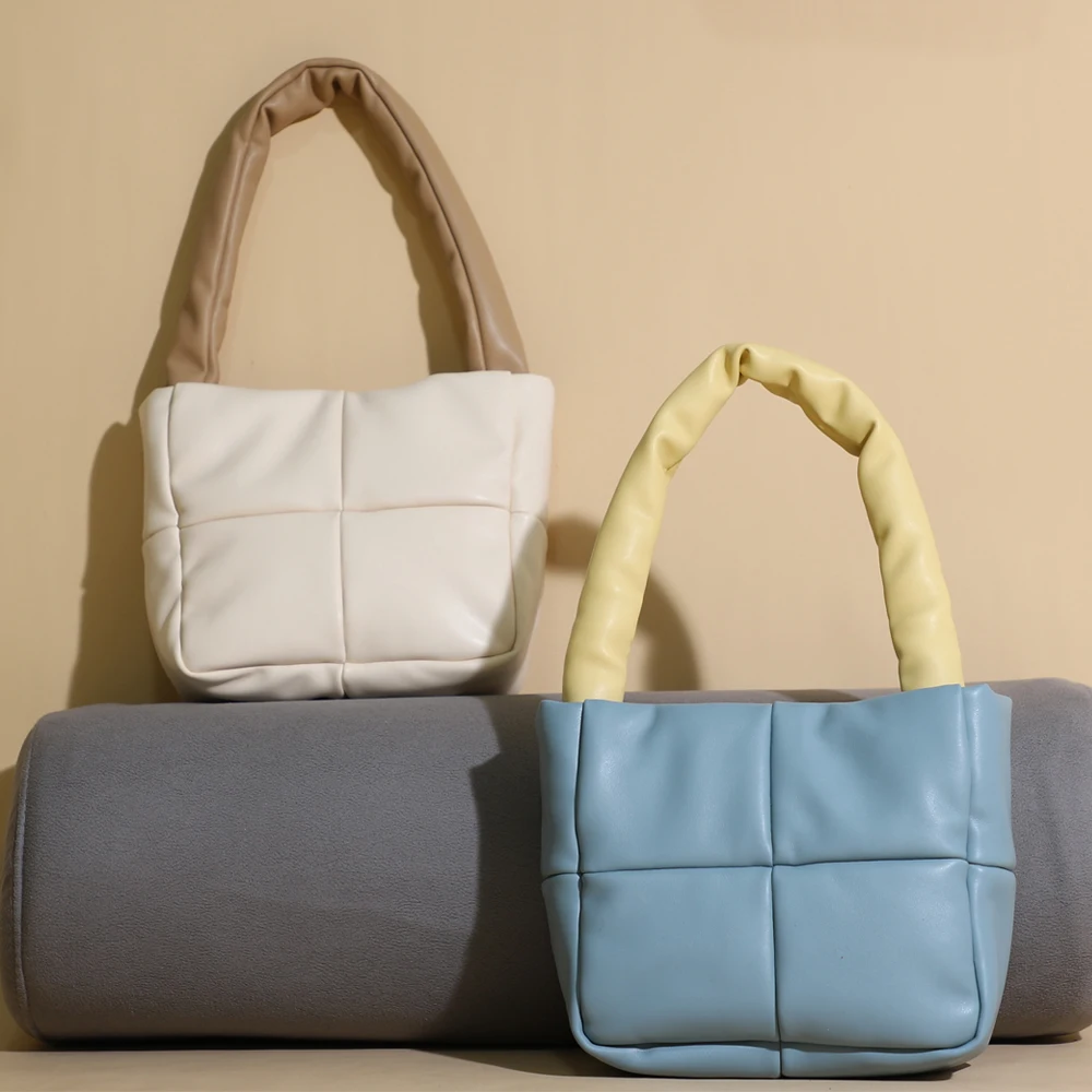 Women's Bag, Designer Style, Square Shape, Soft Texture, Leisure Bag, Tote Bag, Autumn And Wnter Style
Women's Bag, Designer Style, Square Shape, Soft Texture, Leisure Bag, Tote Bag, Autumn And Wnter Style