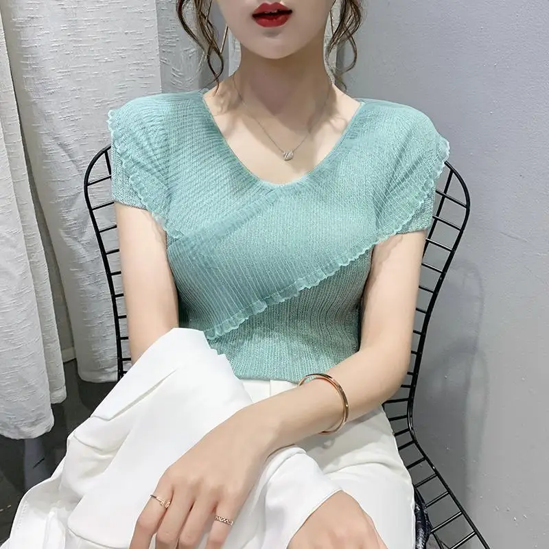 Sexy Mesh Splicing Ruffled Knitted Shirt Female Thin Section V-neck Short Sleeve Slim Simple Commuting Lace Blouse Women Spring
Sexy Mesh Splicing Ruffled Knitted Shirt Female Thin Section V-neck Short Sleeve Slim Simple Commuting Lace Blouse Women Spring