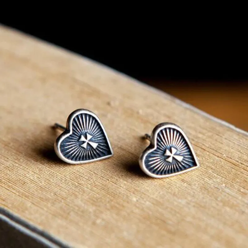 Secret Boys New Hip Hop Punk Fashion Sacred Heart Cross Shield Jewelry Stainless Steel Stud Earrings for Women Men Jewelry
Secret Boys New Hip Hop Punk Fashion Sacred Heart Cross Shield Jewelry Stainless Steel Stud Earrings for Women Men Jewelry