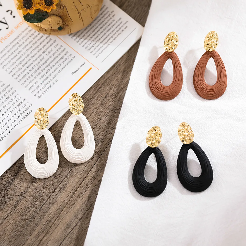 Women's Retro Geometric Black Stud Earrings Versatile Long Drop Shape Black Metal Earrings
Women's Retro Geometric Black Stud Earrings Versatile Long Drop Shape Black Metal Earrings