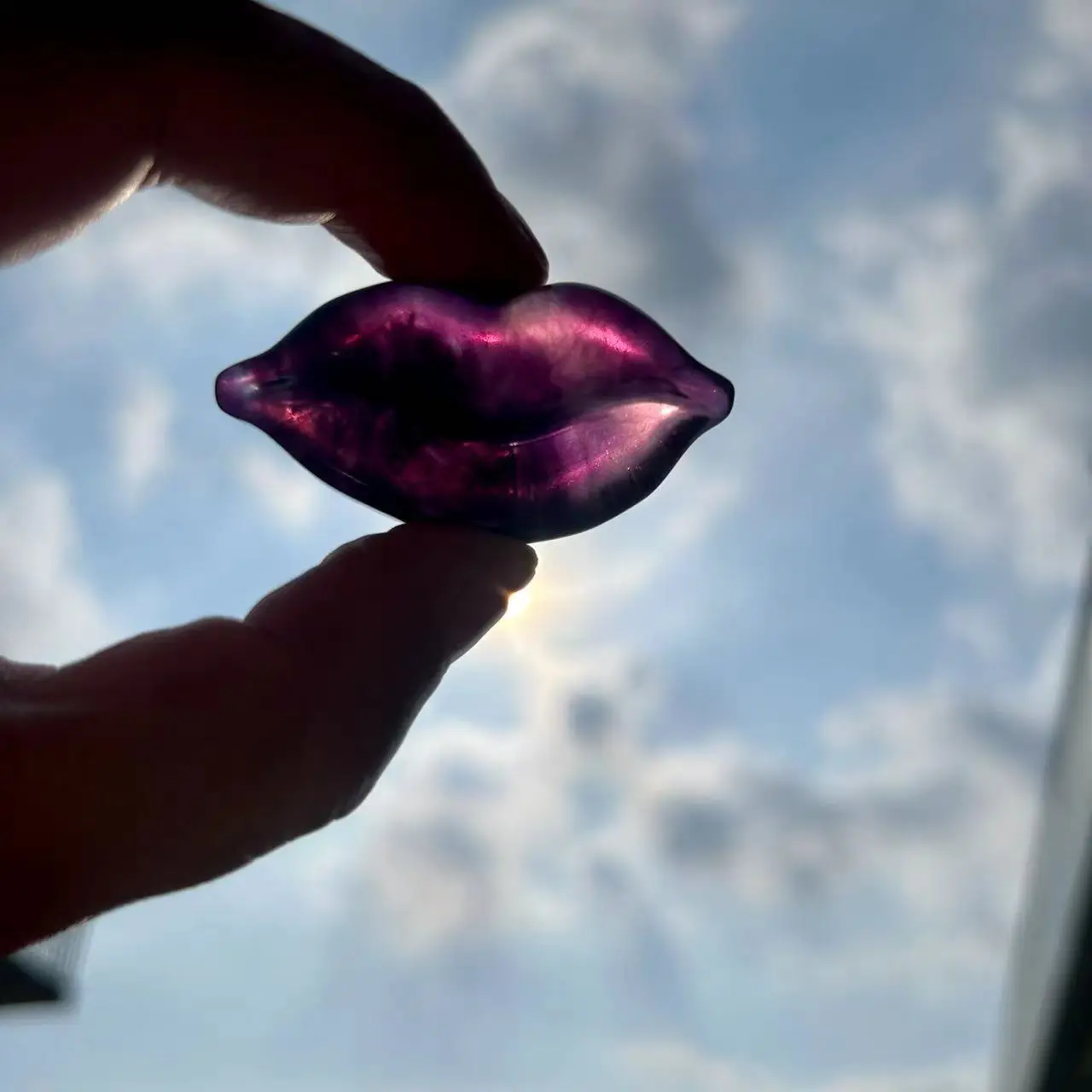 Natural Rainbow Fluorite Kiss Lip Crystal Carving Crafts Healing Energy Stone Fashion Family Ornaments Gift 1pcs
Natural Rainbow Fluorite Kiss Lip Crystal Carving Crafts Healing Energy Stone Fashion Family Ornaments Gift 1pcs