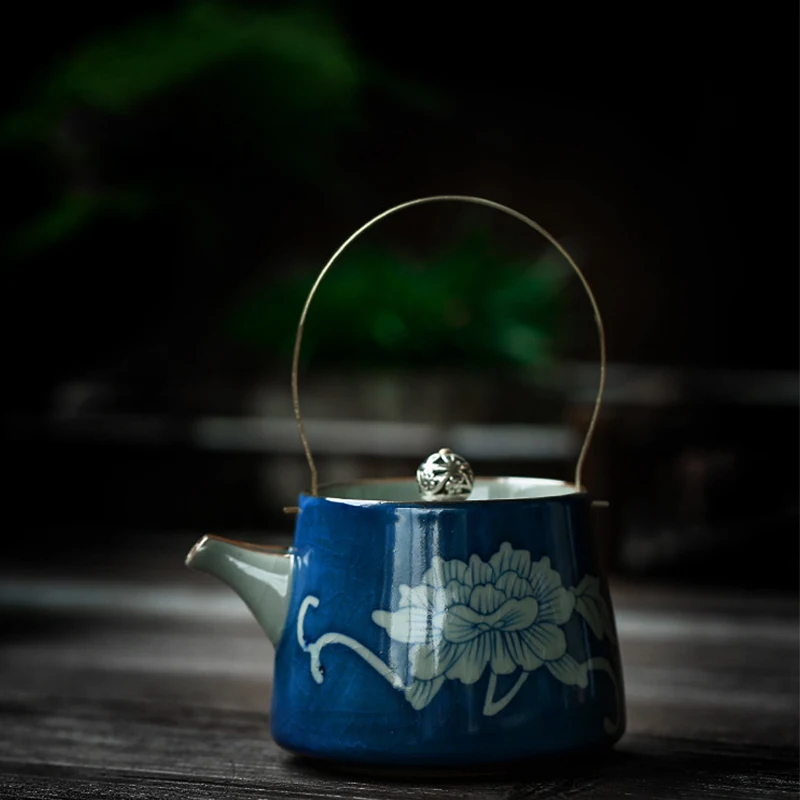 220ml Chinese Antique Ceramic Pot with Beam Lift Kung Fu Tea Set Brewing Tea Pot Blue and White Porcelain Hand-painted Teapot
220ml Chinese Antique Ceramic Pot with Beam Lift Kung Fu Tea Set Brewing Tea Pot Blue and White Porcelain Hand-painted Teapot
