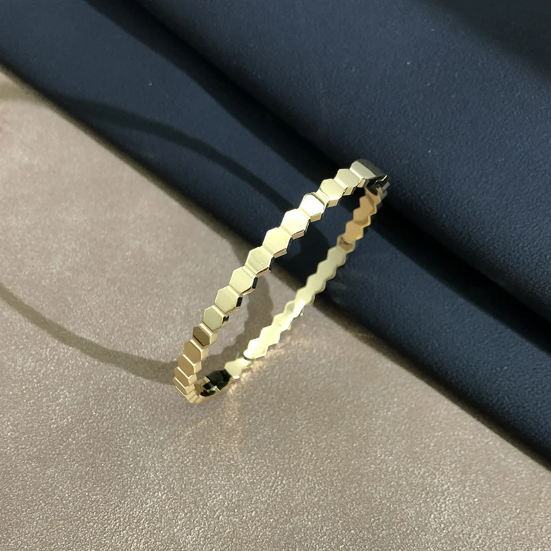 Titanium Steel Honeycomb Open Cuff Bracelet Bangle Classic Luxury Elegant Party Prom Engagement Jewelry for Men Women Gift
Titanium Steel Honeycomb Open Cuff Bracelet Bangle Classic Luxury Elegant Party Prom Engagement Jewelry for Men Women Gift