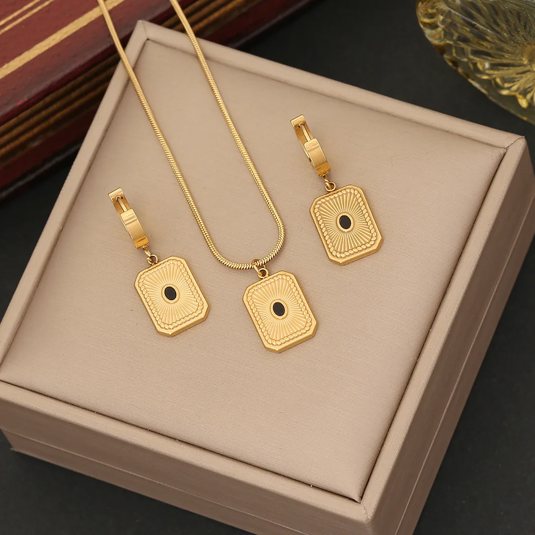 316L Stainless Steel Square Geometric Pendant Necklace For Women Fashion Gold Color Neck Chain Jewelry Set Party Gift
316L Stainless Steel Square Geometric Pendant Necklace For Women Fashion Gold Color Neck Chain Jewelry Set Party Gift