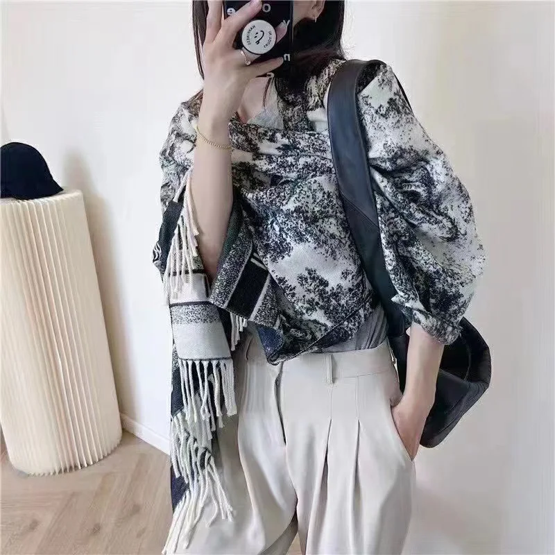 Luxury Classic Animal Scarf Shawl Neck Warmer Lady Pareo Hijab Scarves with Print Pashmina Capes Women Bib Sc01
Luxury Classic Animal Scarf Shawl Neck Warmer Lady Pareo Hijab Scarves with Print Pashmina Capes Women Bib Sc01
