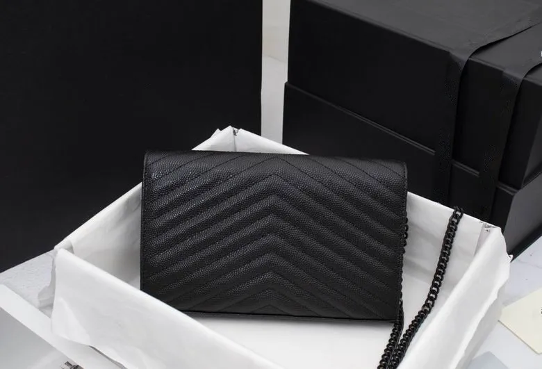 High quality new luxury brand button rope hardware ladies chain bag designer brand women's shoulder bag handbag
High quality new luxury brand button rope hardware ladies chain bag designer brand women's shoulder bag handbag