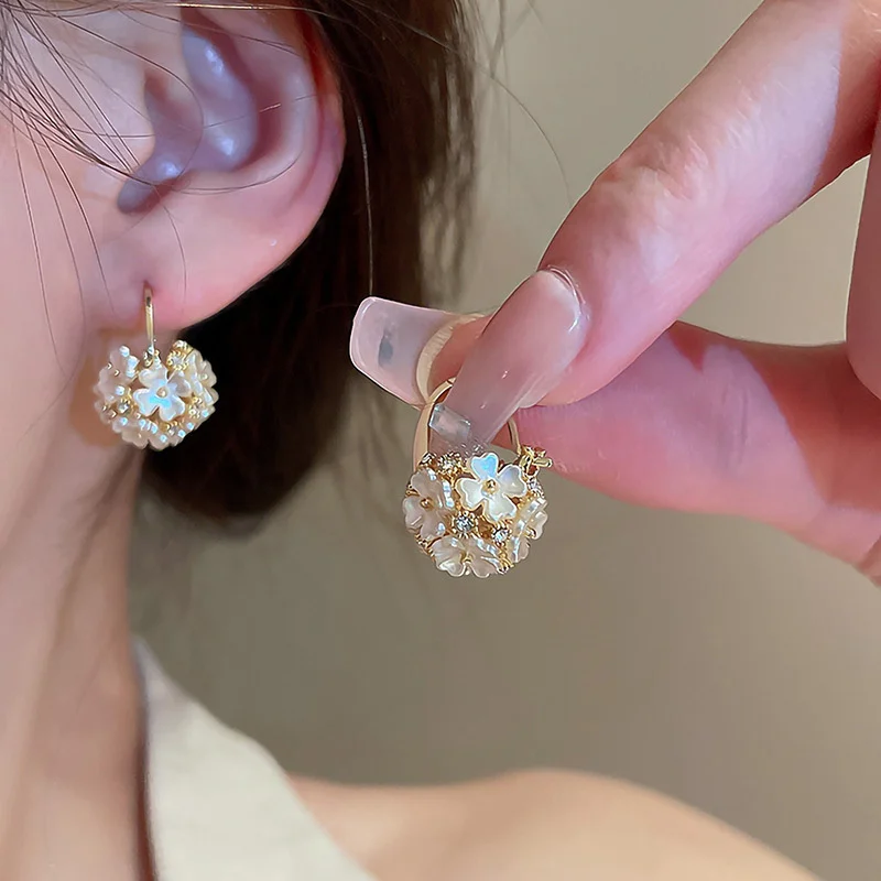 Romantic Flower Clusters Dangle Earring For Women Sweet Temperament Cz Flower Drop Earring 2023 New Fashion Elegant Girl Jewelry
Romantic Flower Clusters Dangle Earring For Women Sweet Temperament Cz Flower Drop Earring 2023 New Fashion Elegant Girl Jewelry
