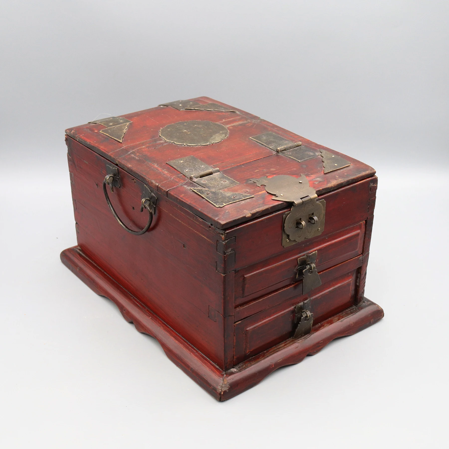 Old mirror box, Old renovated vanity box, small vanity case with drawers, chinese antique
Old mirror box, Old renovated vanity box, small vanity case with drawers, chinese antique