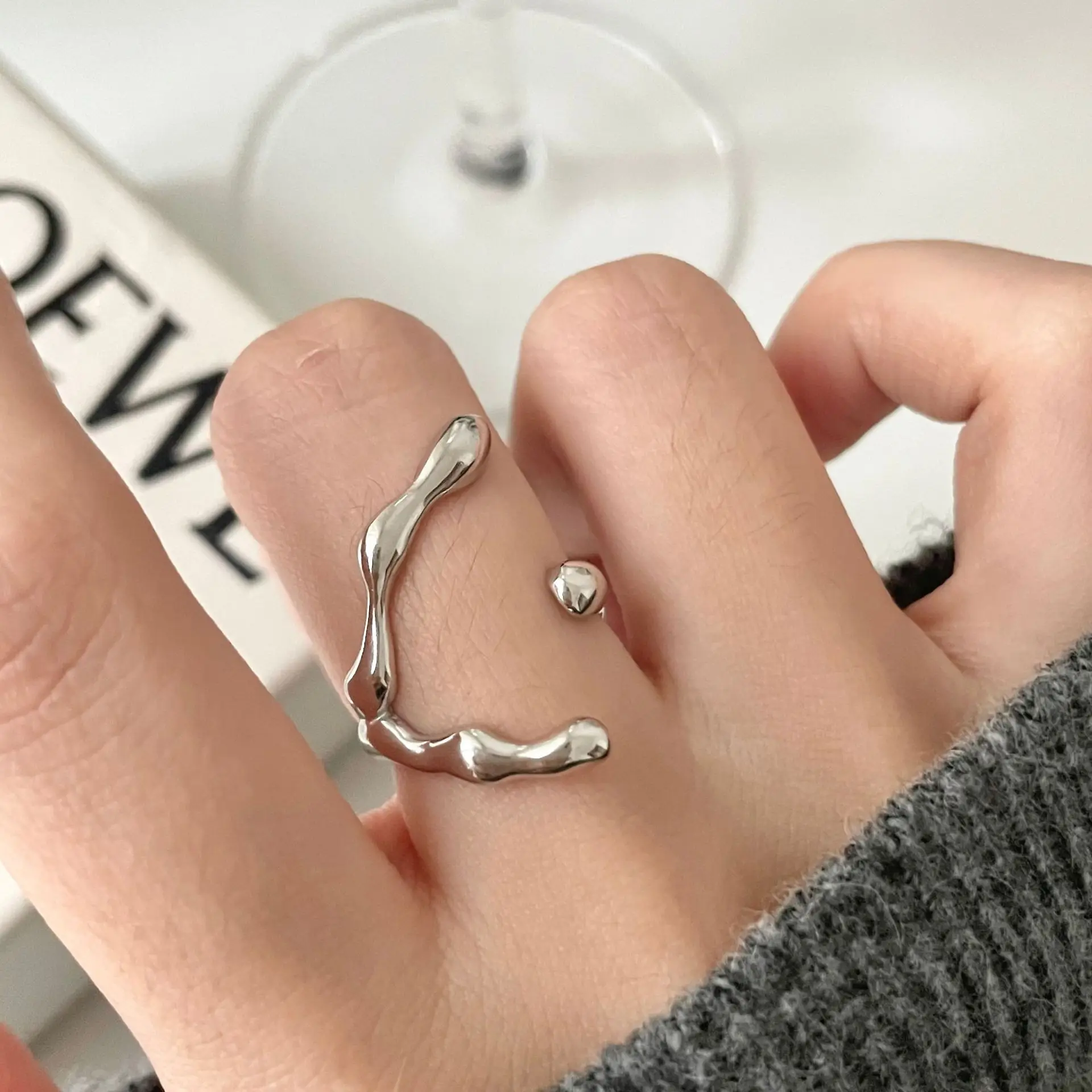 New Trend Simple Elegant Stainless Steel Metal Opening Gold Adjustable Rings For Women Men Charms Finger Ring Fashion Jewelry
New Trend Simple Elegant Stainless Steel Metal Opening Gold Adjustable Rings For Women Men Charms Finger Ring Fashion Jewelry