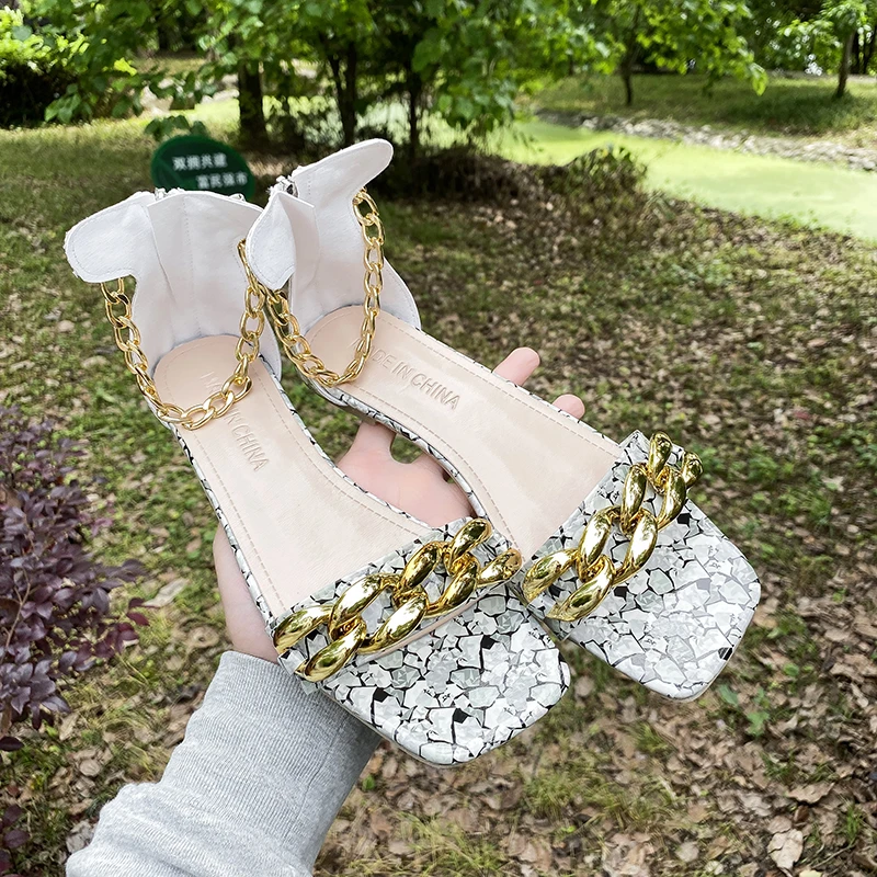 Women's 2022 Summer New Sandals Flat Luxury Chain Decoration Sandals Ladies Outdoor Beach Sandals Open Toe Sandal Women Summer
Women's 2022 Summer New Sandals Flat Luxury Chain Decoration Sandals Ladies Outdoor Beach Sandals Open Toe Sandal Women Summer