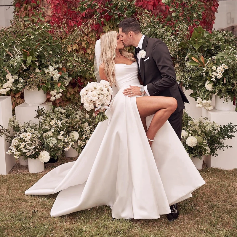 Classic Strapless Satin A Line Wedding Dresses With Train Sexy Front Split Taffeta Ruffles Bridal Gowns Custom Made Bridal Dress
Classic Strapless Satin A Line Wedding Dresses With Train Sexy Front Split Taffeta Ruffles Bridal Gowns Custom Made Bridal Dress