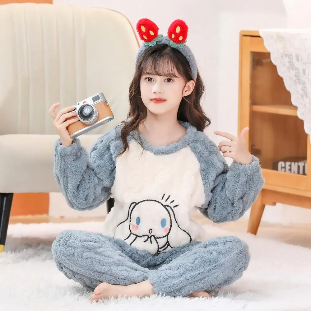 Детская мультяшная Пижама Sanrio в стиле аниме Cinnamoroll, симпатичная осенне-зимняя плотная теплая верхняя одежда из кораллового флиса для девочек, комплект домашней одежды
Детская мультяшная Пижама Sanrio в стиле аниме Cinnamoroll, симпатичная осенне-зимняя плотная теплая верхняя одежда из кораллового флиса для девочек, комплект домашней одежды