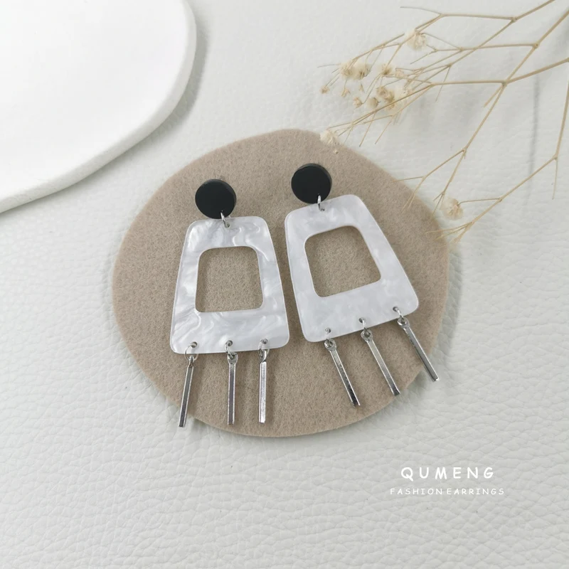 Trendy Acrylic Geometric Hollow Square White Water Lines Metal Tassel Drop Earrings For Women Simple Minimalist Vintage Jewelry
Trendy Acrylic Geometric Hollow Square White Water Lines Metal Tassel Drop Earrings For Women Simple Minimalist Vintage Jewelry