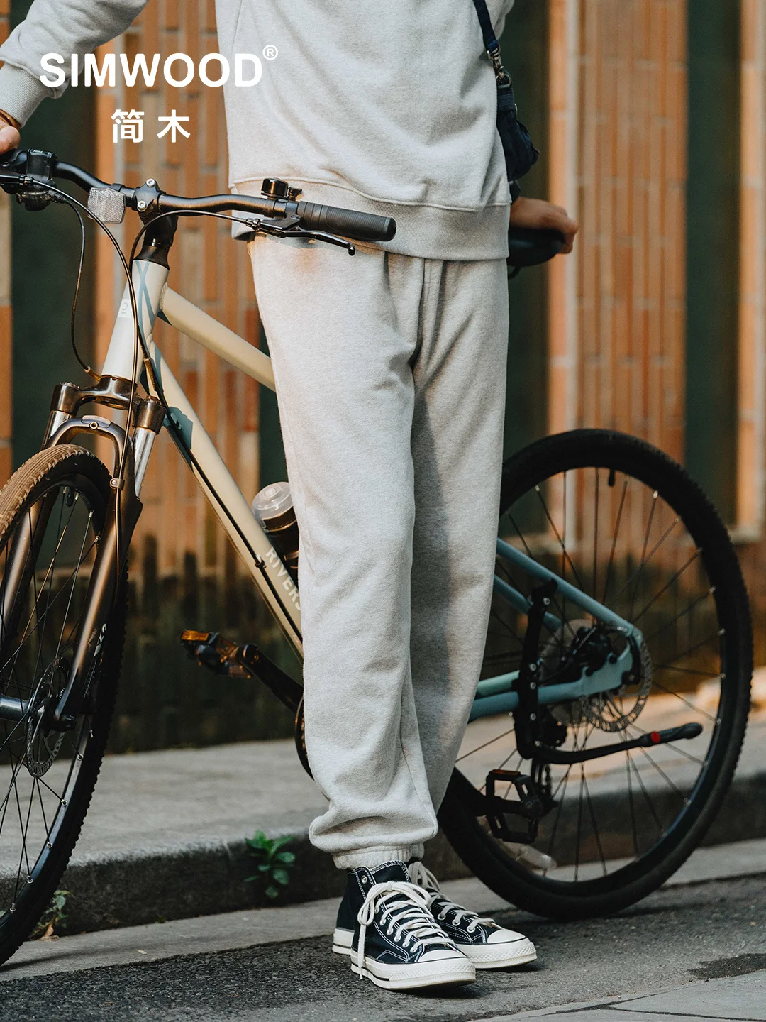 SIMWOOD 2022 Autumn Winter New Oversize Sweatpants Men 390g Carbonised Technology Fabric Pants Plus Size Joggers
SIMWOOD 2022 Autumn Winter New Oversize Sweatpants Men 390g Carbonised Technology Fabric Pants Plus Size Joggers