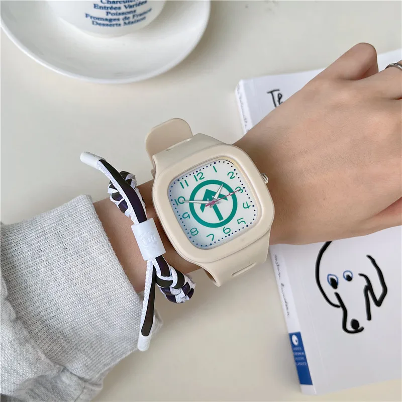 Fashion Square Quartz Digital Simple Dial Casual Wrist Watch Rubber Strap Fashionable Clock Waterproof Wristwatch for Women
Fashion Square Quartz Digital Simple Dial Casual Wrist Watch Rubber Strap Fashionable Clock Waterproof Wristwatch for Women