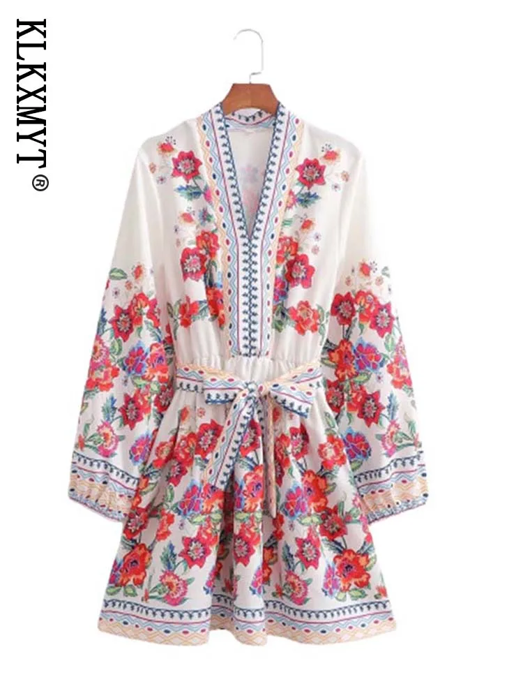 Платье-мини с длинным рукавом и поясом, в винтажном стиле
Платье-мини с длинным рукавом и поясом, в винтажном стиле