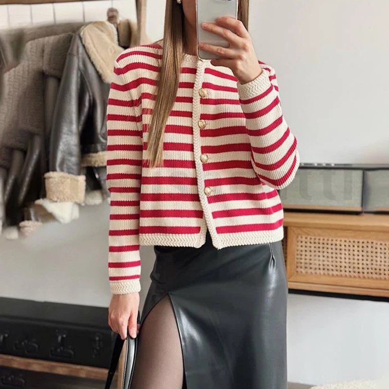 New 2023 High Quality Autumn Women Cardigan Fashion Red Striped Knitted Sweater Cardigans Female Casual Chic Button Tops Ladies
New 2023 High Quality Autumn Women Cardigan Fashion Red Striped Knitted Sweater Cardigans Female Casual Chic Button Tops Ladies