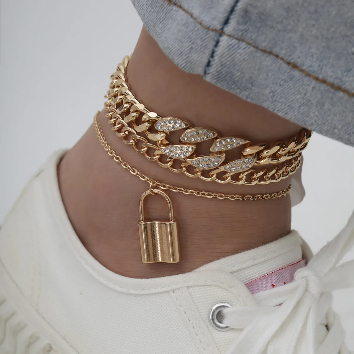 Iced Out Rhinestone Crystal Miami Curb Cuban Anklet Set Padlock Pendant Anklet On Foot Barefoot Sandals Jewelry Gift Padlock Pe
Iced Out Rhinestone Crystal Miami Curb Cuban Anklet Set Padlock Pendant Anklet On Foot Barefoot Sandals Jewelry Gift Padlock Pe