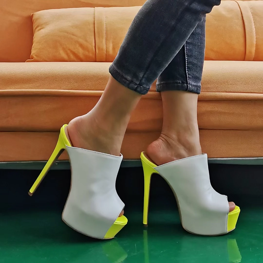 Fashionable women's slippers. Heel height is about 15cm. Party show shoes. Outdoor slippers. Large size women's shoes.
Fashionable women's slippers. Heel height is about 15cm. Party show shoes. Outdoor slippers. Large size women's shoes.
