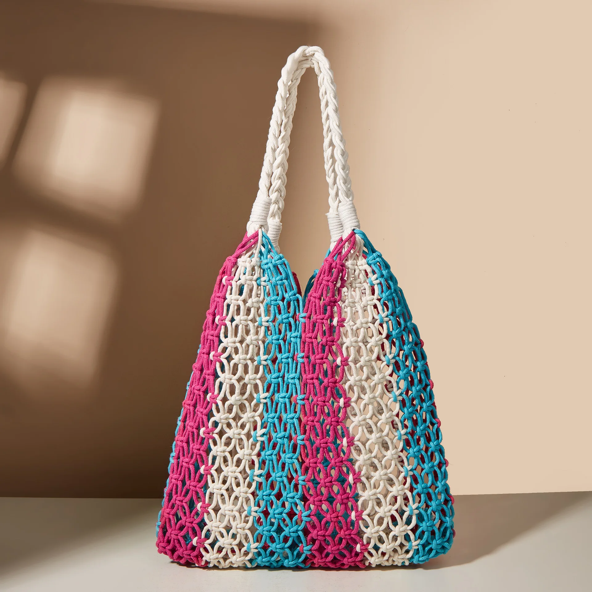 New cotton rope woven bag contrast color splicing handbag holiday leisure fashion women's bag fishing net hollow woven bag
New cotton rope woven bag contrast color splicing handbag holiday leisure fashion women's bag fishing net hollow woven bag