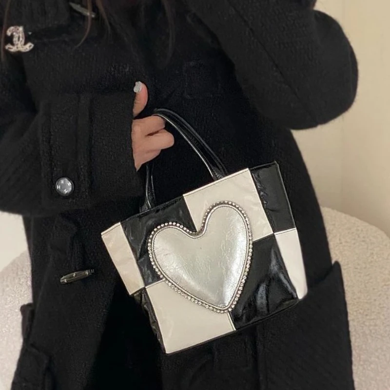 Love Diamond Women Shoulder Bags Black White Plaid Ladies Fashion Chain Crossbody Bag Cool Girls Female Small Tote Purse Handbag
Love Diamond Women Shoulder Bags Black White Plaid Ladies Fashion Chain Crossbody Bag Cool Girls Female Small Tote Purse Handbag
