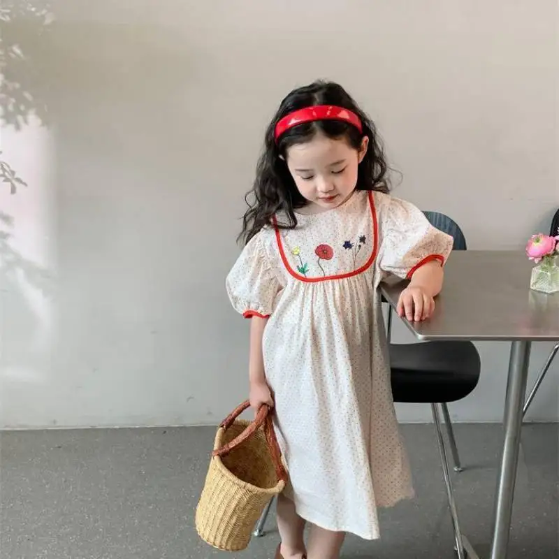 Children's Dress Summer 2022 Korean Girls' Flower Embroidery Dresses Children's Loose Puff Sleeve Casual Dress
Children's Dress Summer 2022 Korean Girls' Flower Embroidery Dresses Children's Loose Puff Sleeve Casual Dress