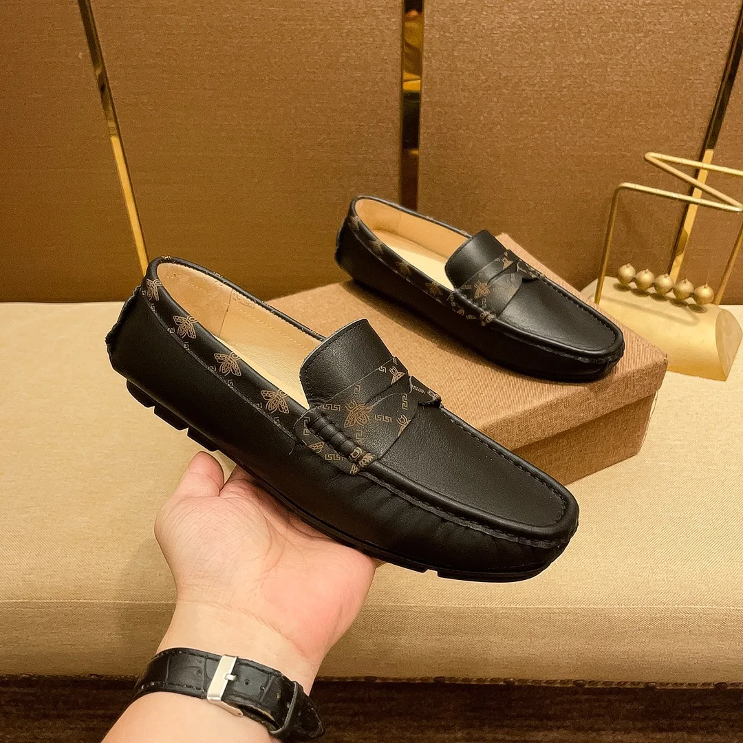 Italy men's fashion Designers Business casual Genuine leather loafers shoes round head cover feet soft leather soft soles comfor
Italy men's fashion Designers Business casual Genuine leather loafers shoes round head cover feet soft leather soft soles comfor