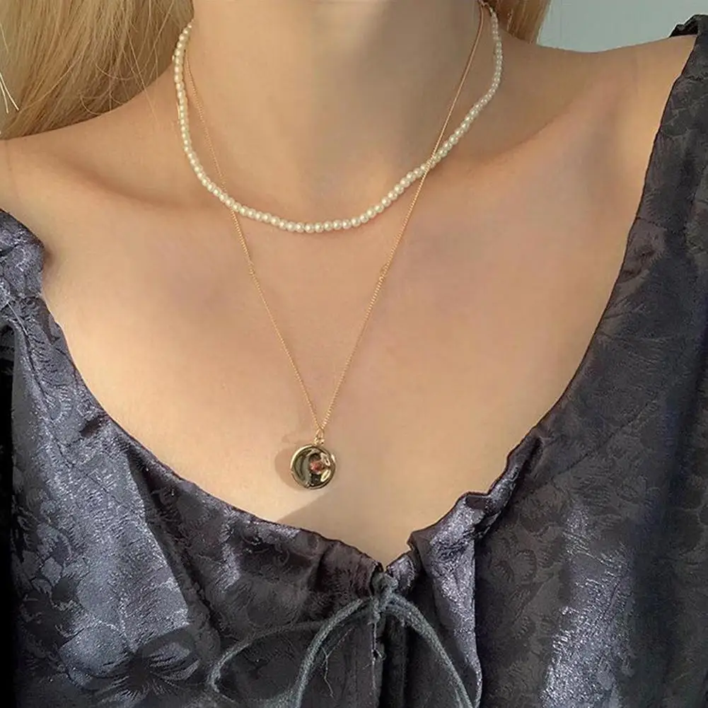 Women Delicate Alloy Double Layered Pendant Necklace Clavicle Chain Creative Retro Artificial Pearl Disc Fashion Choker Jewelry
Women Delicate Alloy Double Layered Pendant Necklace Clavicle Chain Creative Retro Artificial Pearl Disc Fashion Choker Jewelry