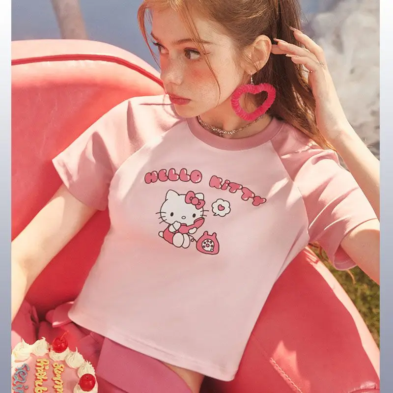 Женская футболка с коротким рукавом Sanrios, милая футболка с мультяшным принтом Hellokitty, короткий топ с летним принтом, 2023
Женская футболка с коротким рукавом Sanrios, милая футболка с мультяшным принтом Hellokitty, короткий топ с летним принтом, 2023