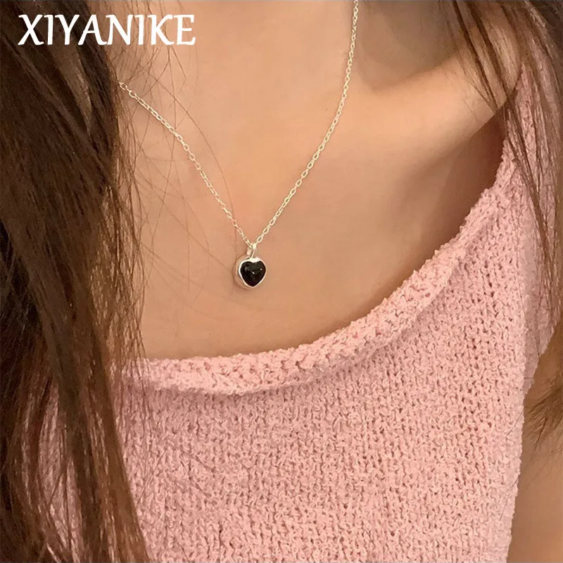 XIYANIKE 2023 Summer Hot Black Heart Necklace For Women Girl Simple Korean Fashion New Jewelry Lady Gift Party collier femme
XIYANIKE 2023 Summer Hot Black Heart Necklace For Women Girl Simple Korean Fashion New Jewelry Lady Gift Party collier femme