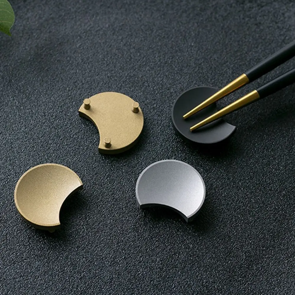 Creative Style Chopstick Rest Stand Stainless Steel Kitchen Tools Retro chopstick holder Knife Spoon Home Hotel Tableware
Creative Style Chopstick Rest Stand Stainless Steel Kitchen Tools Retro chopstick holder Knife Spoon Home Hotel Tableware