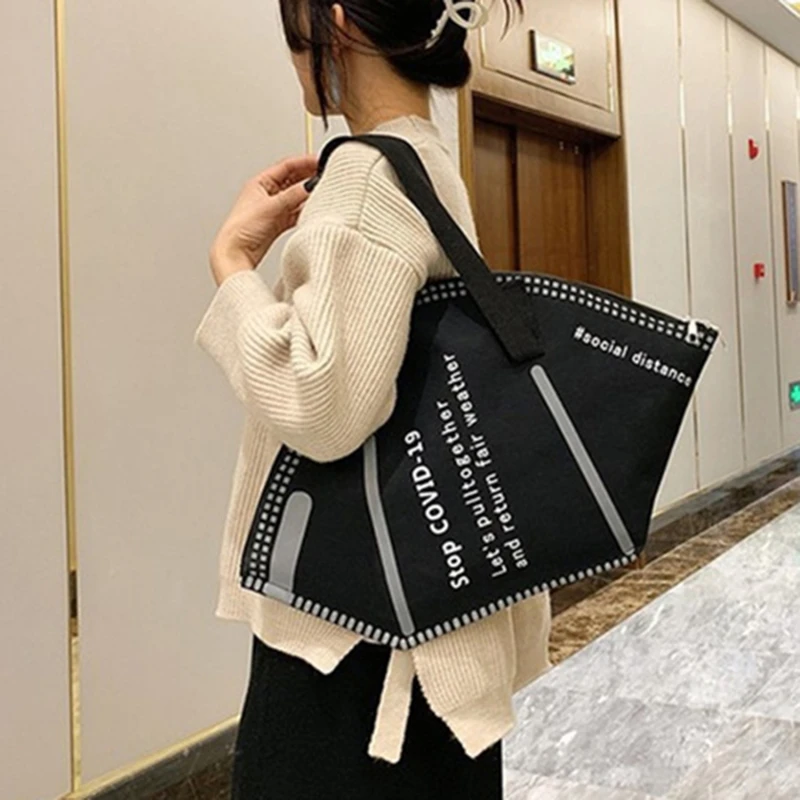 2022 New Unique Design Trendy Female Bags Money Storage Size Small Size Mask Bag With Shoulder Strap Ladies Shopping Bags
2022 New Unique Design Trendy Female Bags Money Storage Size Small Size Mask Bag With Shoulder Strap Ladies Shopping Bags