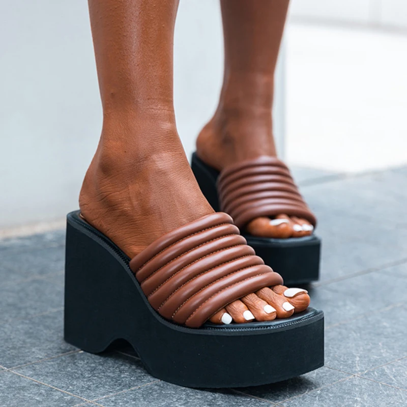 2022 Fashion Sexy New Summer Open Toe Flat Wedge Wedge Outdoor Women's Slippers Solid Color High Heel Beach Slippers 
2022 Fashion Sexy New Summer Open Toe Flat Wedge Wedge Outdoor Women's Slippers Solid Color High Heel Beach Slippers