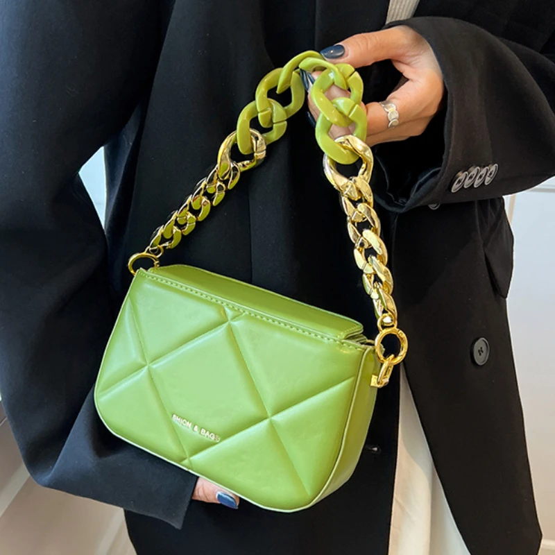 Small Tote Box Shaped Bag 2022 Summer Lattice Thick Chain PU Leather Women's Designer Handbag Shoulder Messenger Bag
Small Tote Box Shaped Bag 2022 Summer Lattice Thick Chain PU Leather Women's Designer Handbag Shoulder Messenger Bag