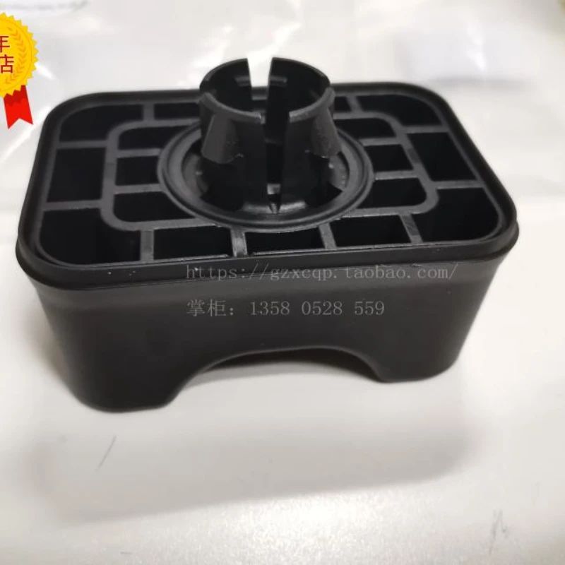 Suitable for Mercedes-Benz W177 new A180 A200L CLA350 A250 A35 B200 car bottom jack glue
Suitable for Mercedes-Benz W177 new A180 A200L CLA350 A250 A35 B200 car bottom jack glue