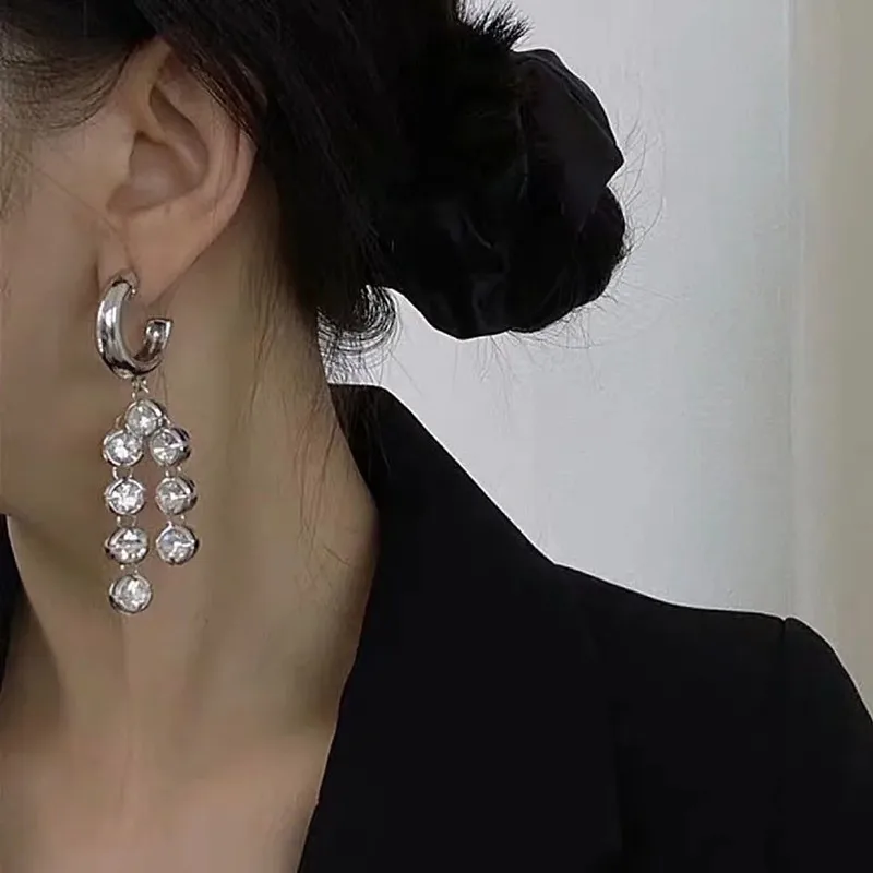 Luxury High Sense Personality Exaggeration Rhinestone Earrings For Women Korean Fashion Temperament Popular Design Jewelry Gifts
Luxury High Sense Personality Exaggeration Rhinestone Earrings For Women Korean Fashion Temperament Popular Design Jewelry Gifts