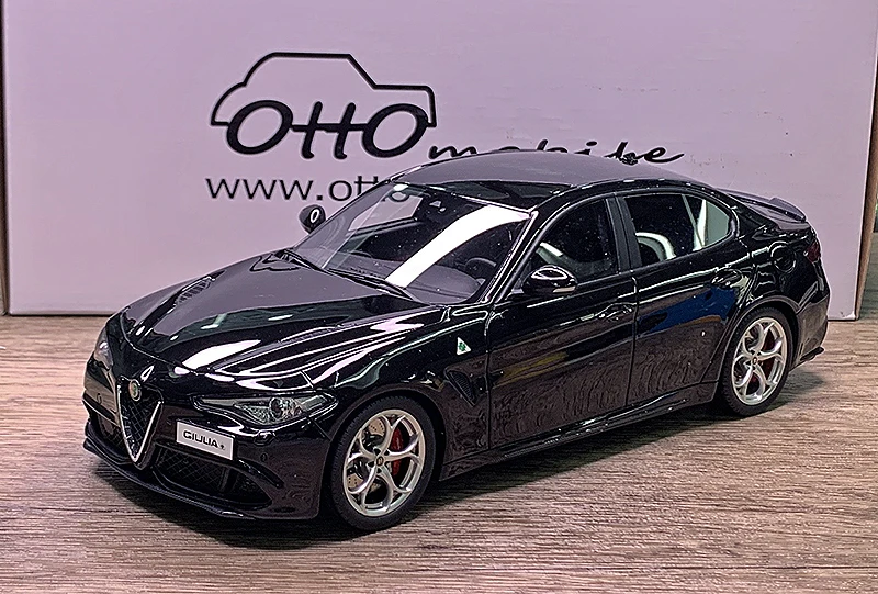 OTTO 1:18 For Alfa Romeo Giulia Quadrifoglio White/Black Out of Print Limited Edition Resin Metal Static Car Model Toy Gift
OTTO 1:18 For Alfa Romeo Giulia Quadrifoglio White/Black Out of Print Limited Edition Resin Metal Static Car Model Toy Gift