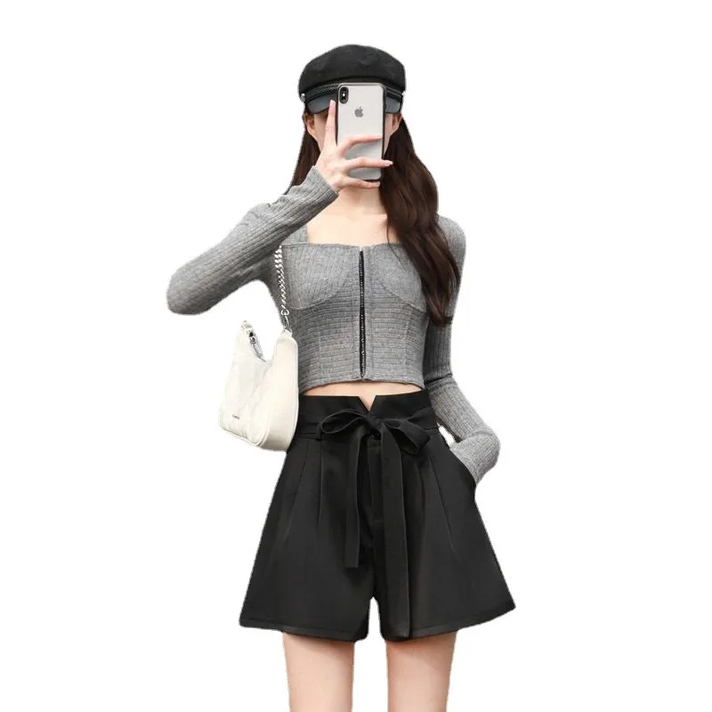 High waist a-line wide-leg shorts women's summer Korean version of the new all-match casual pants bud hot pants
High waist a-line wide-leg shorts women's summer Korean version of the new all-match casual pants bud hot pants