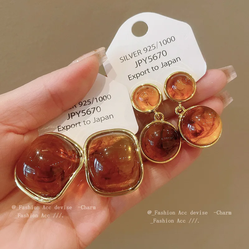 Женские модные геометрические аксессуары, классические Винтажные серьги в виде звеньев, изящные очаровательные ювелирные изделия, романтичные модные украшения
Женские модные геометрические аксессуары, классические Винтажные серьги в виде звеньев, изящные очаровательные ювелирные изделия, романтичные модные украшения