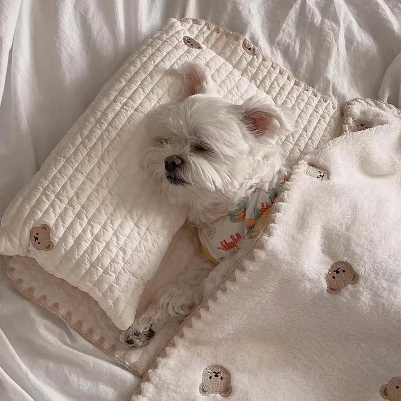 INS Pet Kennel Small Dog Comforter Pillow Square Mattress Three Sets Cat Litter Warm Autumn Winter Pet Items Dog Mat Detachable
INS Pet Kennel Small Dog Comforter Pillow Square Mattress Three Sets Cat Litter Warm Autumn Winter Pet Items Dog Mat Detachable