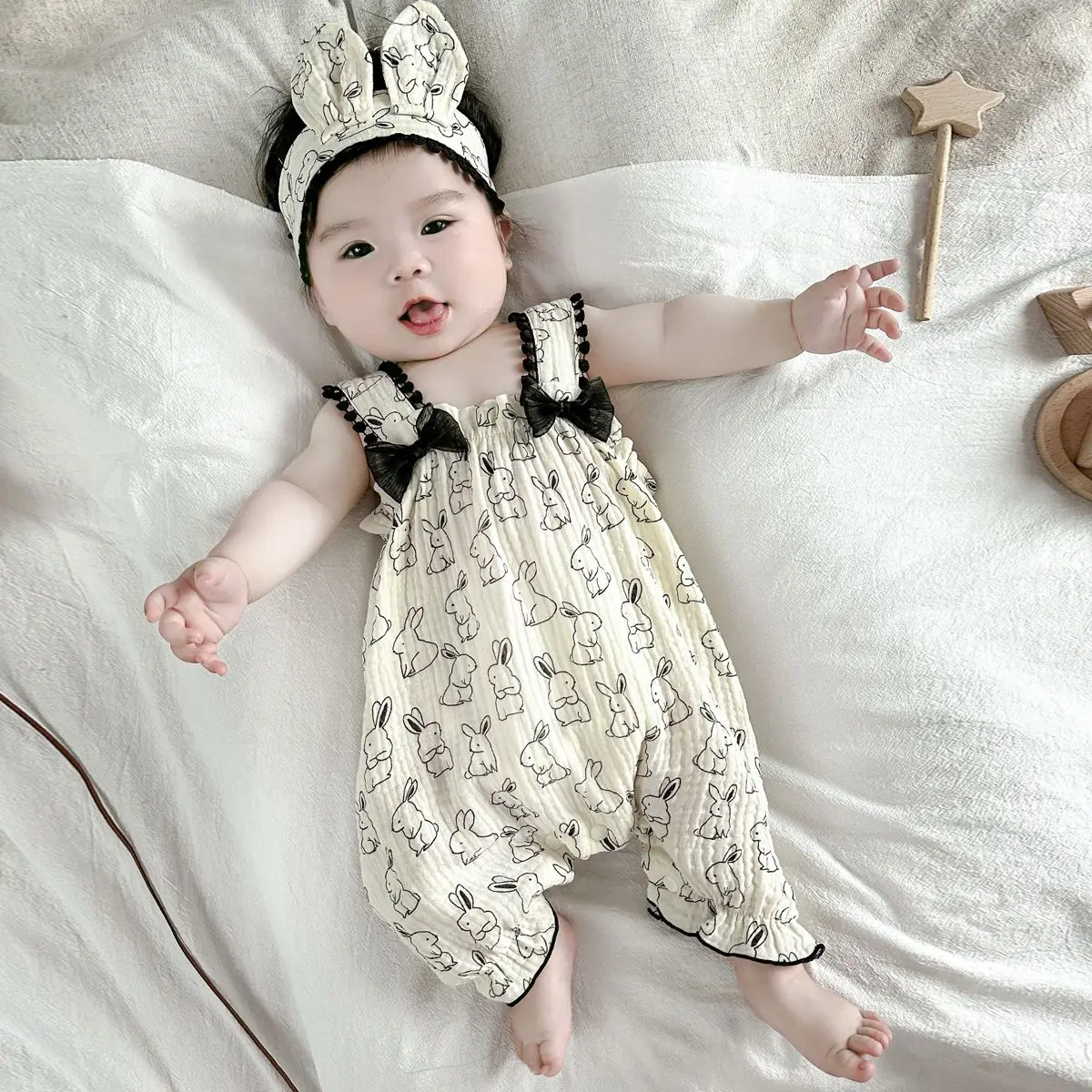 Newborn baby clothes summer thin section breathable jumpsuit baby princess harness wrapped farting clothes crawling
Newborn baby clothes summer thin section breathable jumpsuit baby princess harness wrapped farting clothes crawling