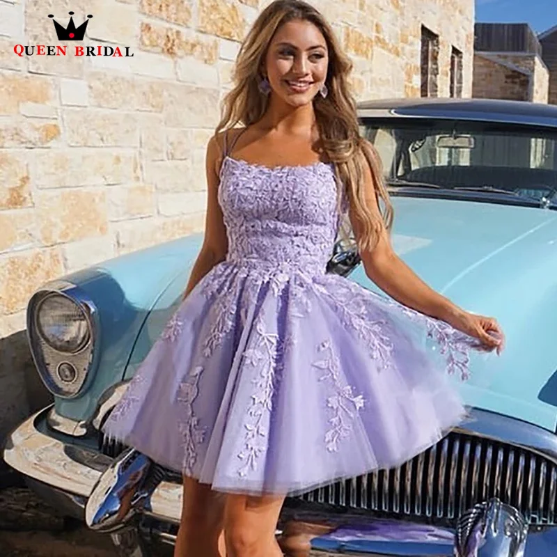 Mini Lilac Homecoming Dress 2023 Spaghetti Straps Lace Appliques Sleeveless Tulle Sweet Backless Robes de bal Custom Made HH15
Mini Lilac Homecoming Dress 2023 Spaghetti Straps Lace Appliques Sleeveless Tulle Sweet Backless Robes de bal Custom Made HH15