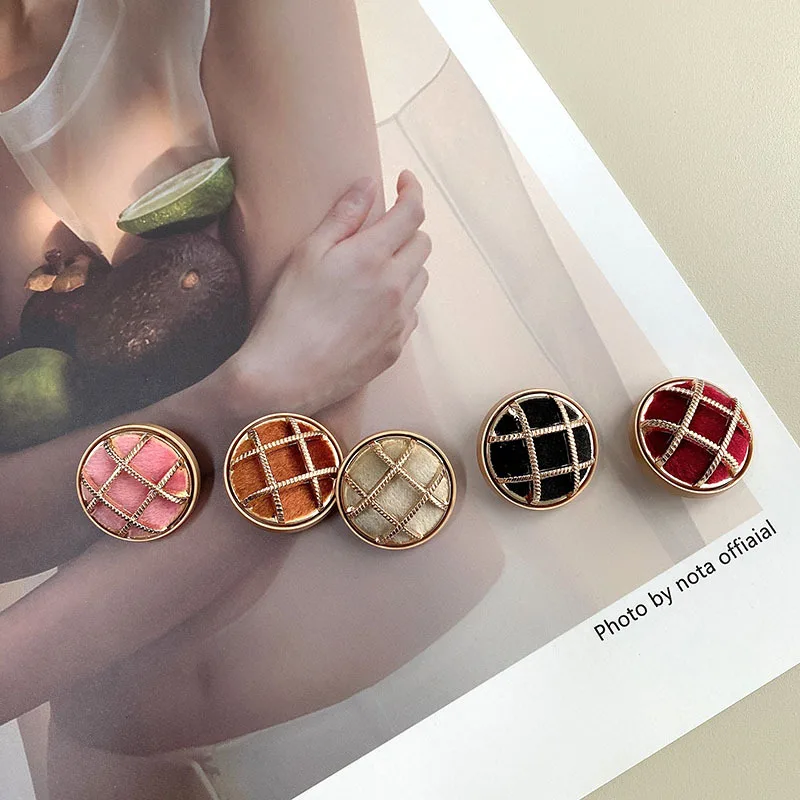 Grid Cloth Metal Buttons For Fur Coat Suit Sewing Embellishment Apparel Replace Needlework Accessories Diy Crafts Supplies 6pcs
Grid Cloth Metal Buttons For Fur Coat Suit Sewing Embellishment Apparel Replace Needlework Accessories Diy Crafts Supplies 6pcs