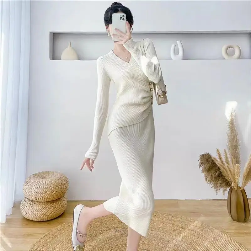 Vintage Knitted Sweater Long Sleeve Dresses Women Slim Bodycon Korean Elegant Fall Winter Button V Neck Sweater Woman Dress D109
Vintage Knitted Sweater Long Sleeve Dresses Women Slim Bodycon Korean Elegant Fall Winter Button V Neck Sweater Woman Dress D109