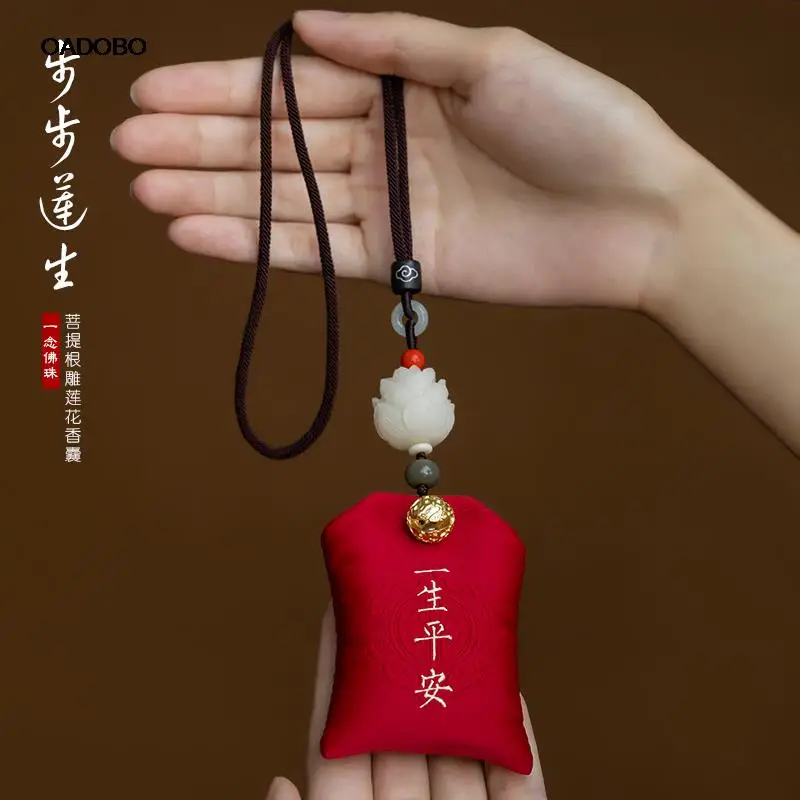 Auto accessories sachet sachet trill web celebrity in same car rearview mirror lotus sachets to give gift of peace 
Auto accessories sachet sachet trill web celebrity in same car rearview mirror lotus sachets to give gift of peace