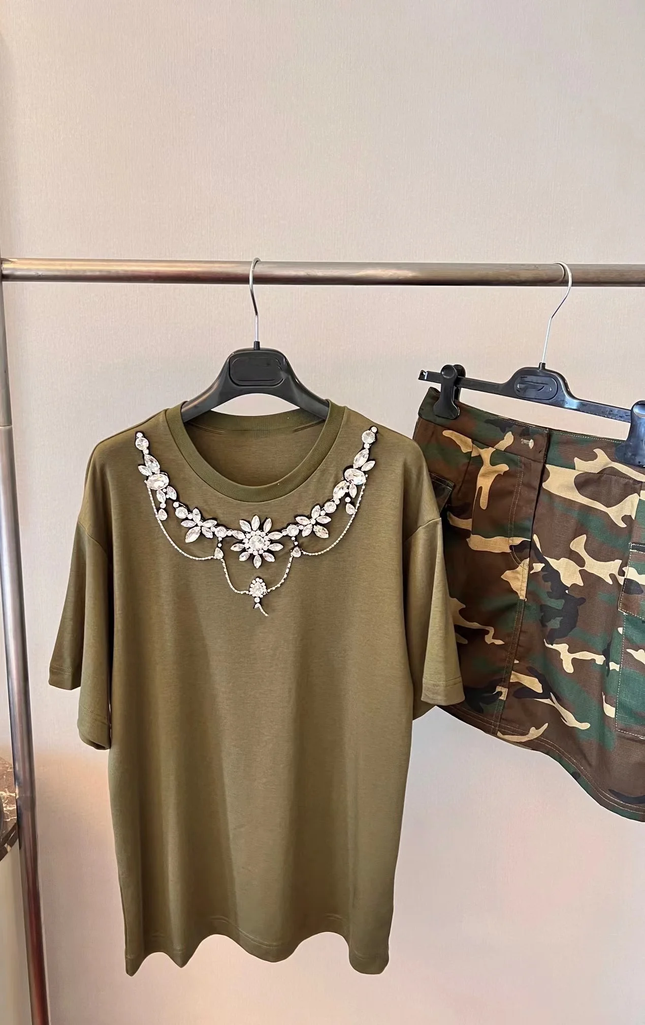 Sicily Loose T-Shirts 2022 Summer Spring New Fashion Design Women Runway High Quality Vintage Diamonds Army Green Casual Top
Sicily Loose T-Shirts 2022 Summer Spring New Fashion Design Women Runway High Quality Vintage Diamonds Army Green Casual Top