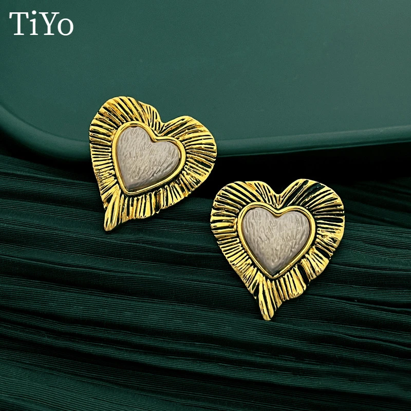 Retro Jewelry Heart Earrings 925 Silver Needle Vintage Temperament High Quality Copper Metal Resin Stud Earrings For Women Gift
Retro Jewelry Heart Earrings 925 Silver Needle Vintage Temperament High Quality Copper Metal Resin Stud Earrings For Women Gift