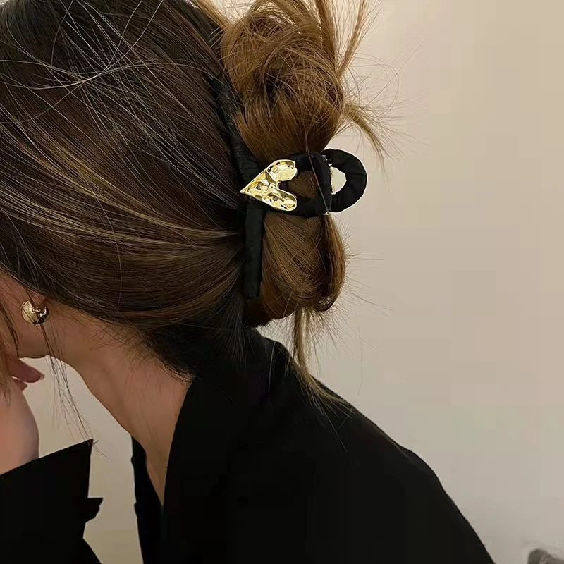Fashion Heart Shaped Geometric Hair Clip Hair Claw Girls Ponytail Hair Clip Shark Clip Hair Clip Headwear Women's 2022 New
Fashion Heart Shaped Geometric Hair Clip Hair Claw Girls Ponytail Hair Clip Shark Clip Hair Clip Headwear Women's 2022 New