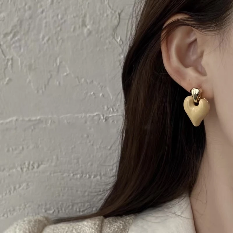 Lovely Yellow Glaze Solid Love Stud Earrings for Women Luxury Fashion Jewelry Drop Earrings Party Eardrop Gift for Girl
Lovely Yellow Glaze Solid Love Stud Earrings for Women Luxury Fashion Jewelry Drop Earrings Party Eardrop Gift for Girl